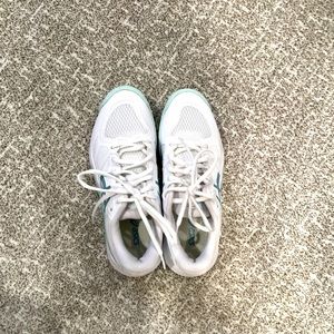 Women's ASICS tennis/pickle ball sneakers. Worn once